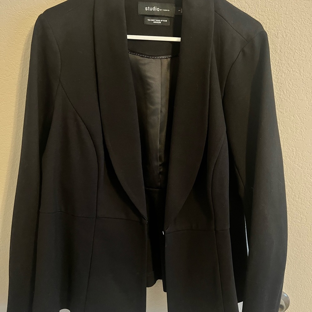 Torrid Women's Black Blazer size 1 - Picture 4 of 9